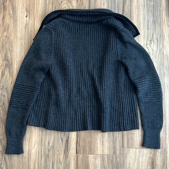 Banana Republic sweater - Picture 4 of 4